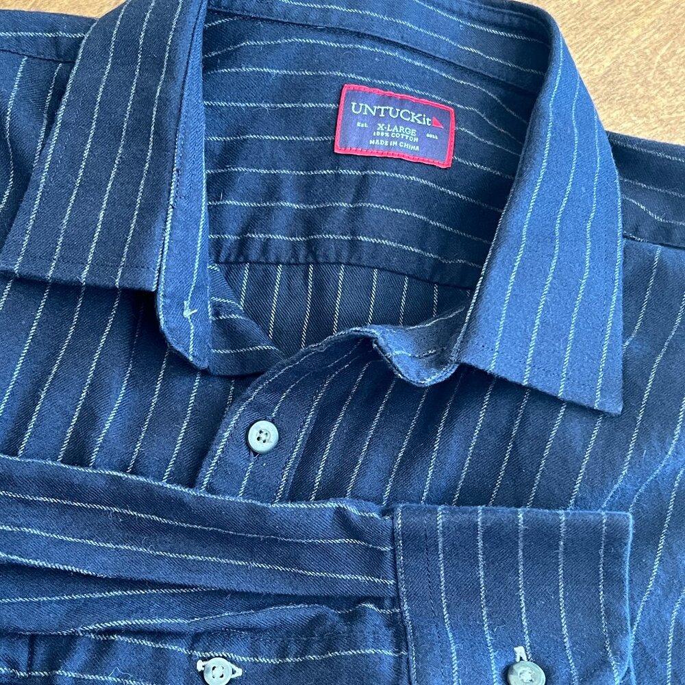 UntuckIt Long Sleeve Button Up Shirt Men’s Sz XL Navy Pinstripe 100% Cotton